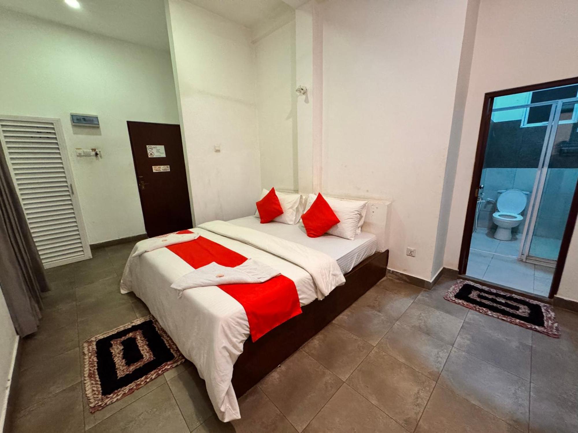 Airport Transit Kings Hotel Катунаяка Экстерьер фото
