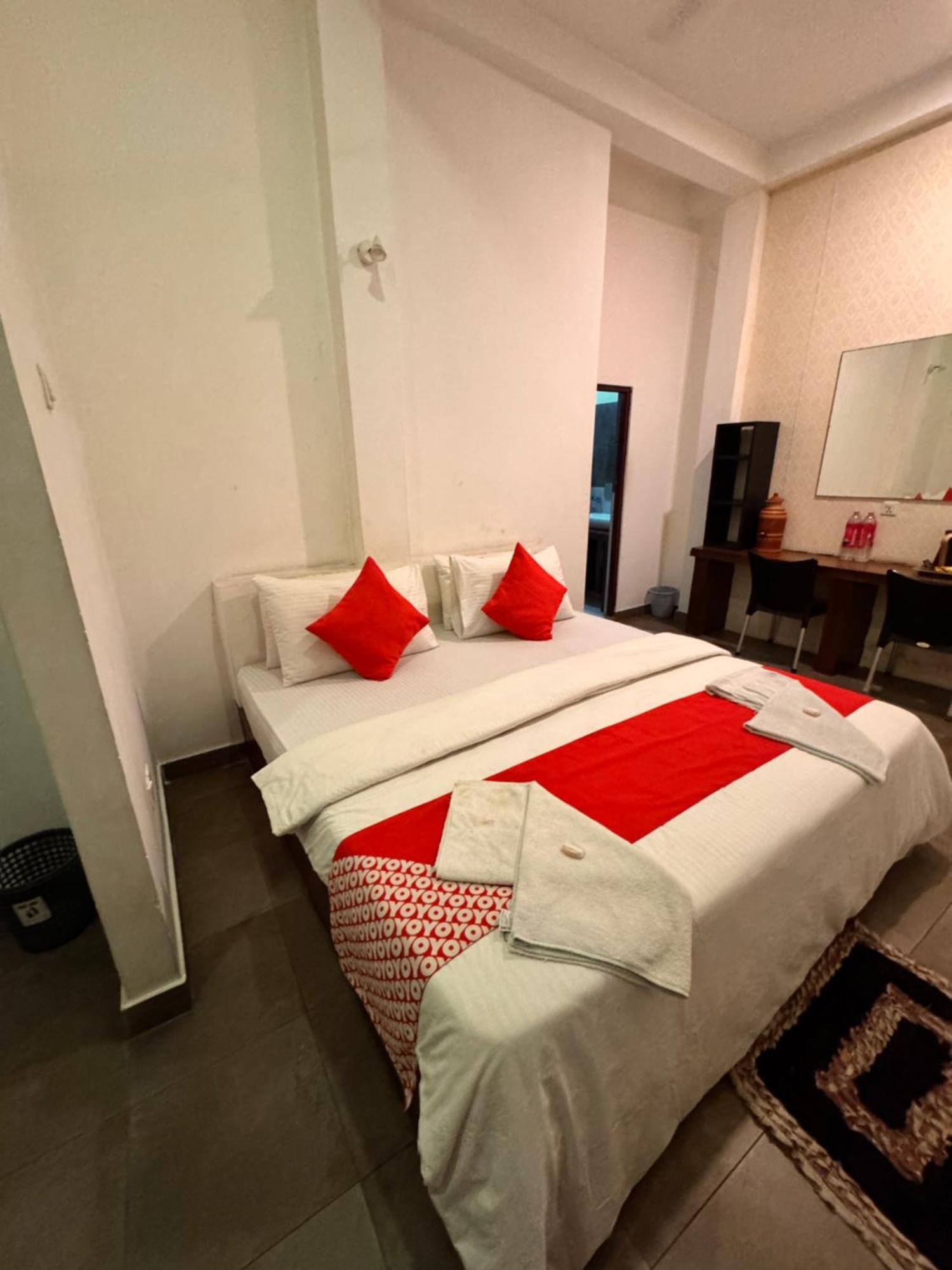 Airport Transit Kings Hotel Катунаяка Экстерьер фото