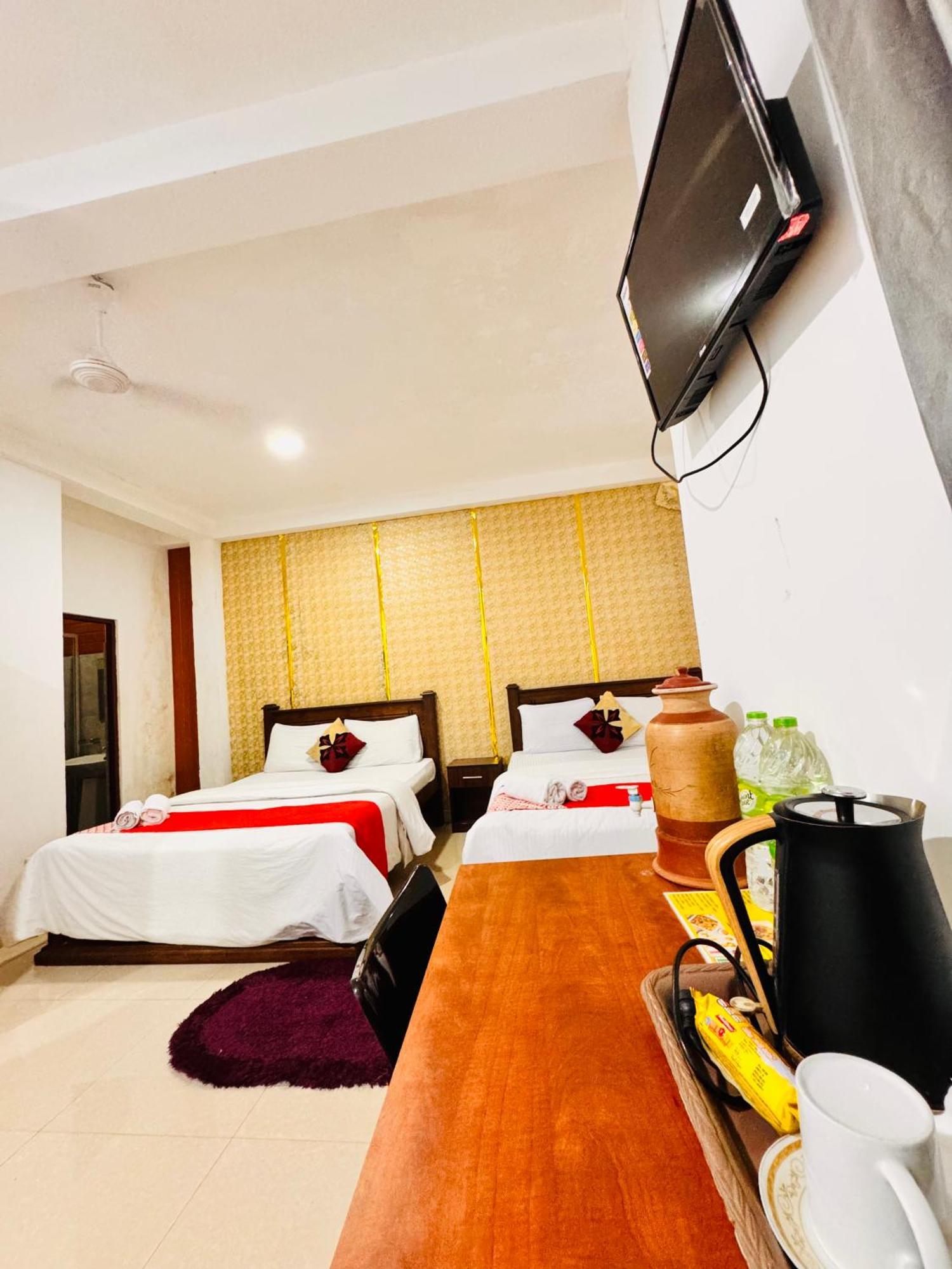 Airport Transit Kings Hotel Катунаяка Экстерьер фото
