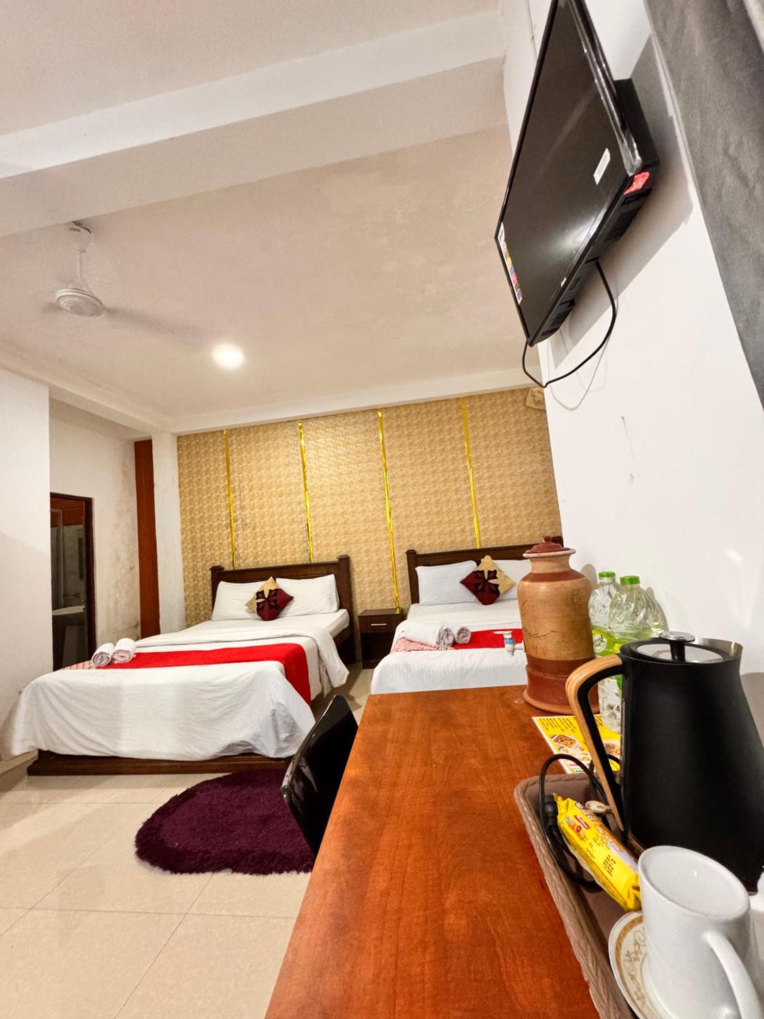 Airport Transit Kings Hotel Катунаяка Экстерьер фото