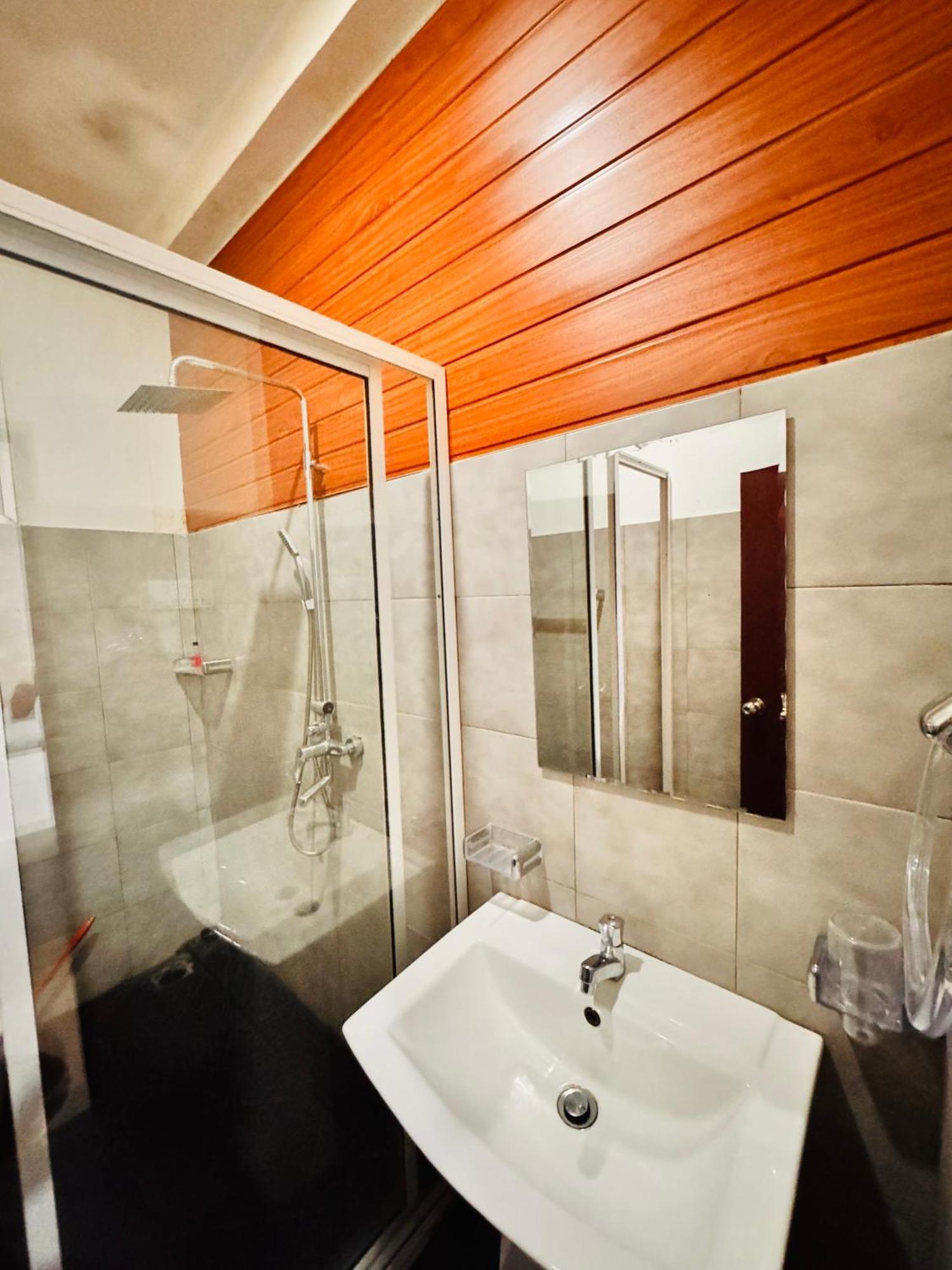 Airport Transit Kings Hotel Катунаяка Экстерьер фото